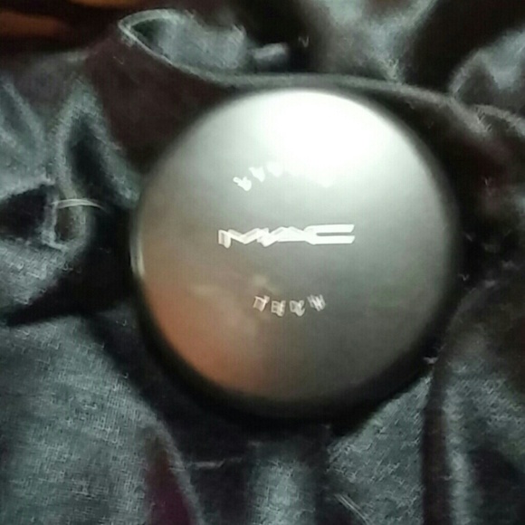 Mac foundation - Picture 2 of 2